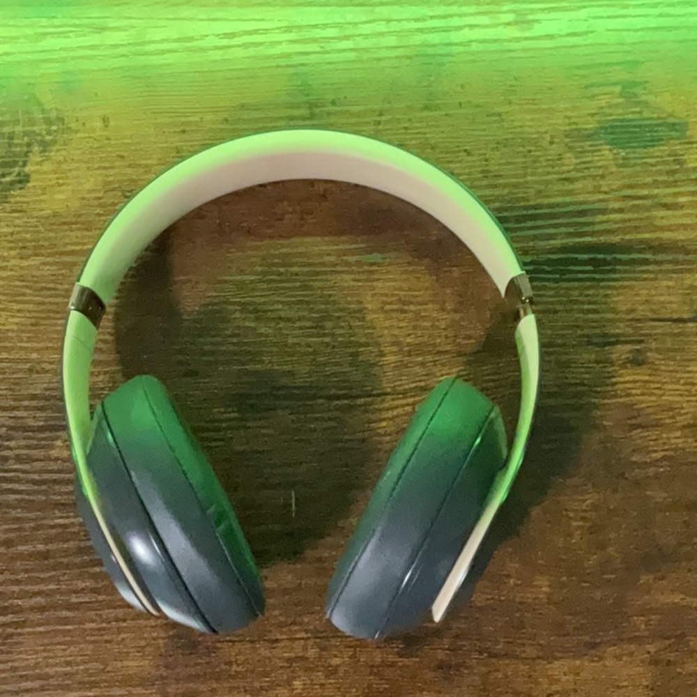 Beats by Dre Black and White Over-Ear Wireless Headphones